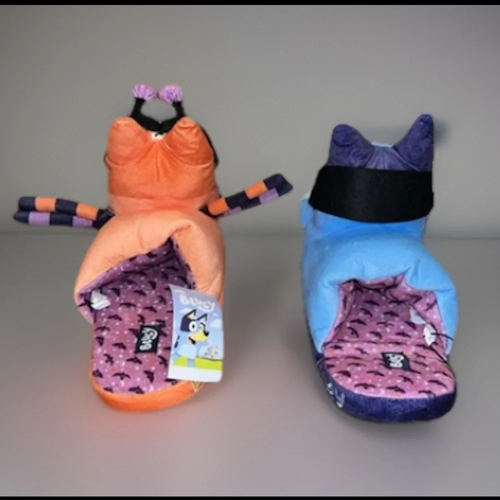 3D Slippers of Bluey & Bingo IM OBSESSED W/THESE. They r PLUSH & Slip Proof  NWT